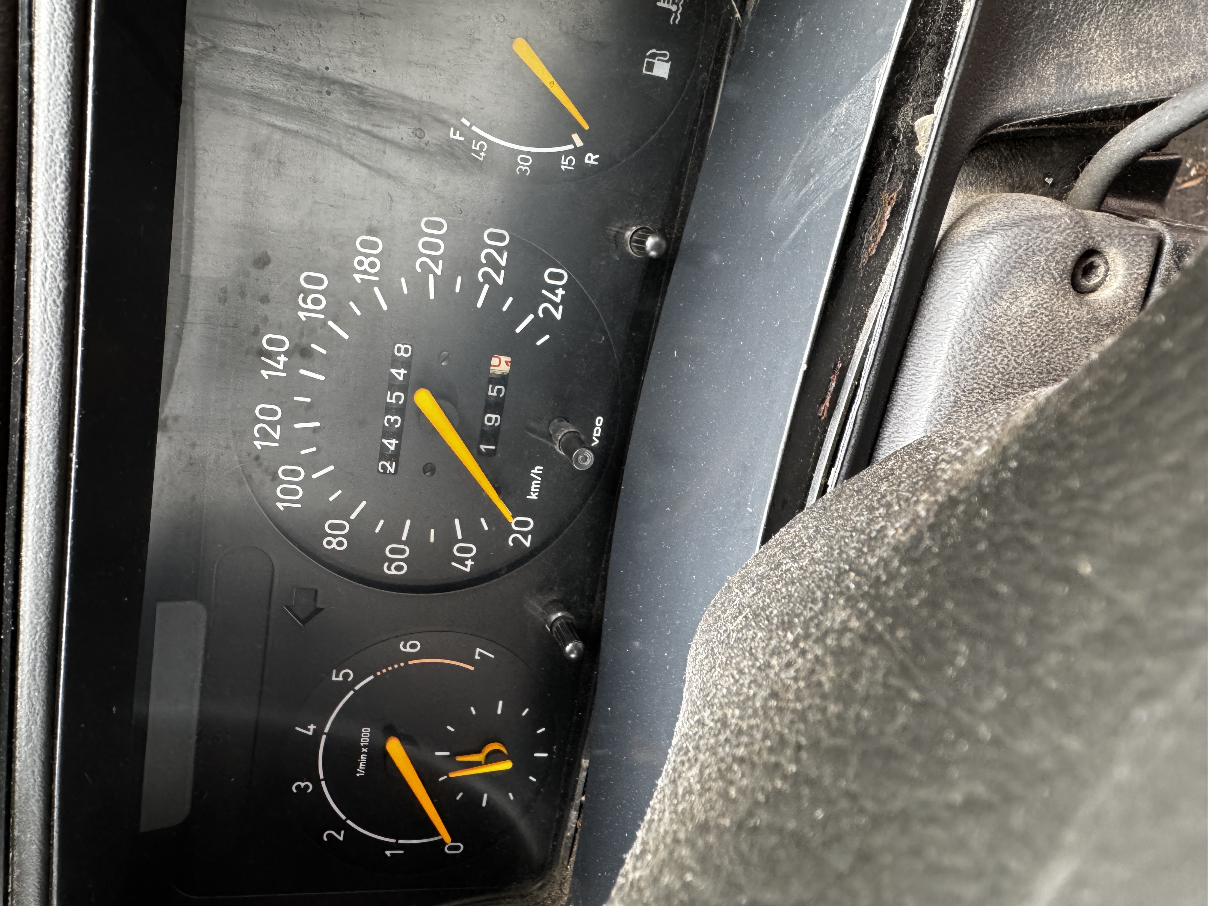 SAAB 900 odometer — 243,548 km