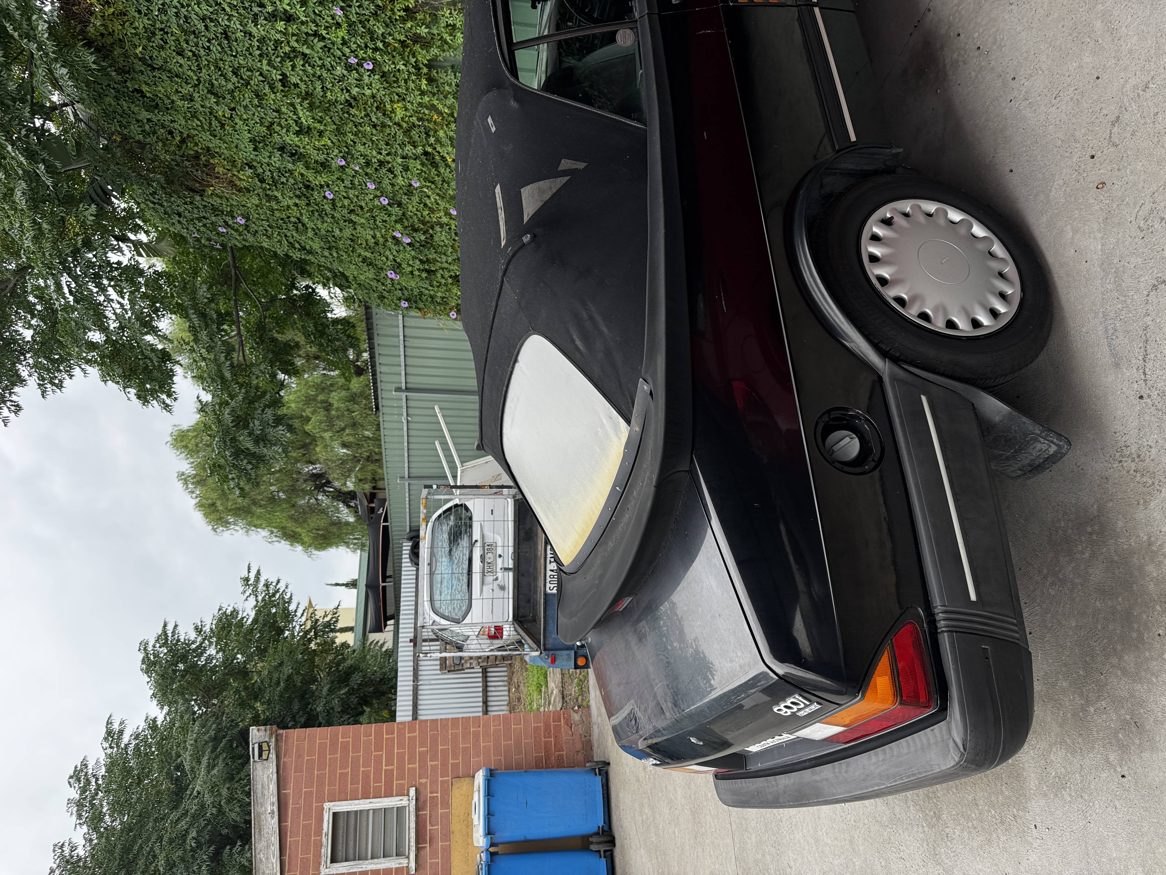 SAAB 900i Cabriolet — rear three-quarter view, alloy wheels